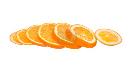 Téléchargez les photos : Tranches de fruits orange isolées sur fond blanc - en image libre de droit