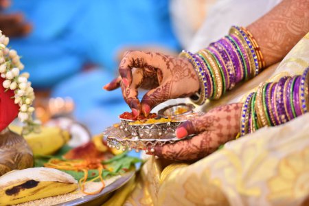 Photo pour "Cérémonie de mariage traditionnelle hindoue" - image libre de droit