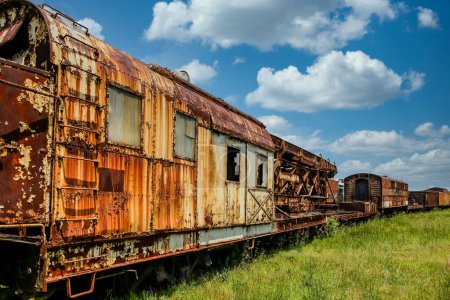 Foto de Coches viejos oxidados del tren - Imagen libre de derechos