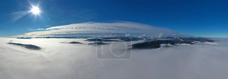 Téléchargez les photos : Beaux nuages dans le ciel, fond nuageux - en image libre de droit