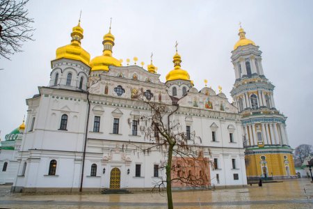 Foto de Gran Lavra de Kiev iglesia y torre de campana - Imagen libre de derechos