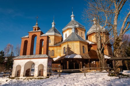 Téléchargez les photos : Extérieur de l'église orthodoxe en bois Bystre. Bieszczady Architecte - en image libre de droit