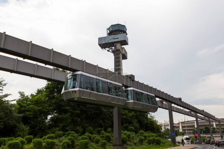 Téléchargez les photos : Système de transport public Sky-Train suspendu - en image libre de droit