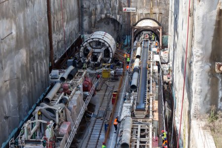 Foto de Máquinas de perforación de túneles en el sitio de construcción del metro - Imagen libre de derechos