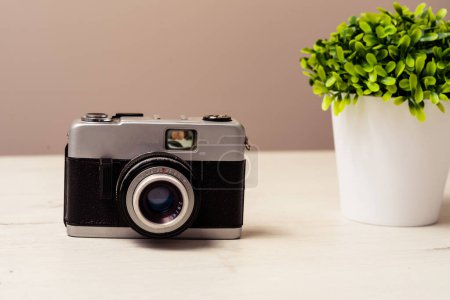 Téléchargez les photos : Vieille caméra miniature, gros plan - en image libre de droit