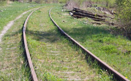 Téléchargez les photos : Abandonné chemin de fer vue rapprochée - en image libre de droit