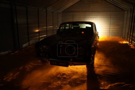 Téléchargez les photos : Remise de voiture dans la nuit - en image libre de droit