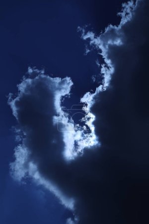 Téléchargez les photos : Ciel bleu et nuages - en image libre de droit