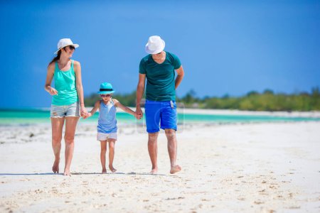 Foto de Vacaciones familiares en la playa - Imagen libre de derechos