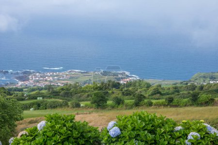 Foto de Caminar por el archipiélago de las Azores. Descubrimiento de la isla de Sao Miguel, Azores. Citades de Sete - Imagen libre de derechos