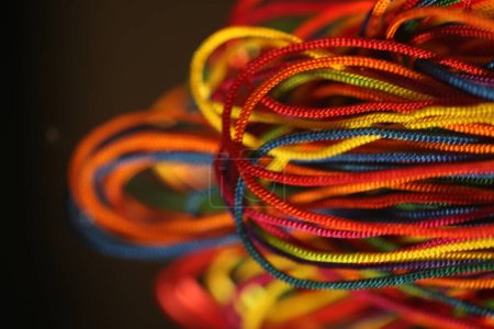 Téléchargez les photos : Cordes multicolores, fond lumineux - en image libre de droit