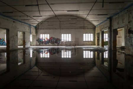 Téléchargez les photos : Intérieur d'une usine abandonnée - en image libre de droit