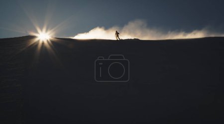 Téléchargez les photos : Personne Ski en montagne le matin - en image libre de droit