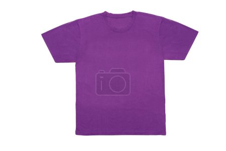 Téléchargez les photos : T-shirt violet sur fond blanc - en image libre de droit