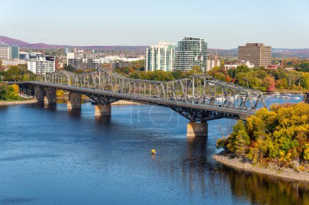 Téléchargez les photos : Pont Alexandra et rivière des Outaouais - en image libre de droit
