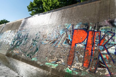Téléchargez les photos : Peinture murale sur mur de rue - en image libre de droit
