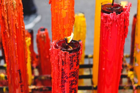 Foto de Velas rojas chinas en el fondo, de cerca - Imagen libre de derechos