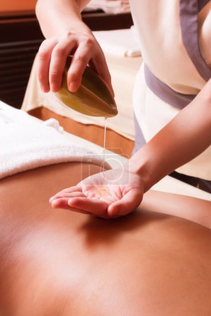 Téléchargez les photos : Huile aromathérapie massage close up - en image libre de droit