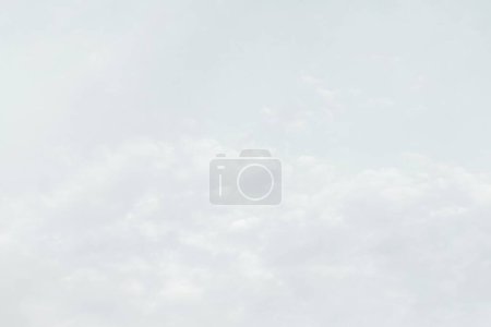 Téléchargez les photos : "white sky fluffy clouds" - en image libre de droit