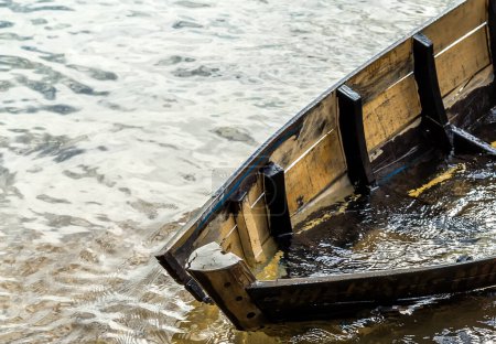 Téléchargez les photos : Vieux naufrage gros plan - en image libre de droit