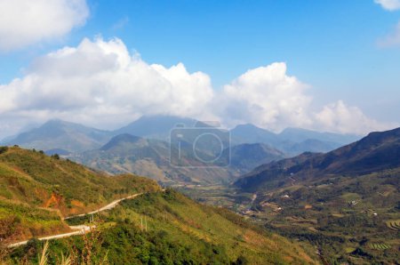 Téléchargez les photos : Paysage de montagne vue panoramique - en image libre de droit