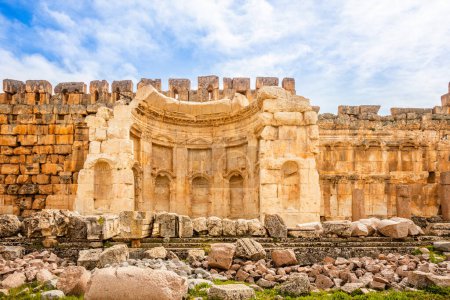 Téléchargez les photos : Ruines antiques de la Grande Cour du temple de Jupiter, vallée de la Beqaa - en image libre de droit