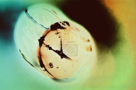 Foto de Flujos de tiempo, fondo abstracto con reloj que fluye - Imagen libre de derechos