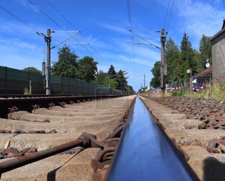 Téléchargez les photos : Plusieurs voies ferrées avec des jonctions à une gare - en image libre de droit
