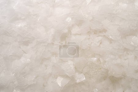 Foto de Primer plano del hielo en escamas en el mercado de mariscos o supermercado. - Imagen libre de derechos