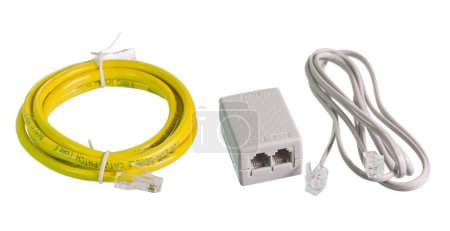 Foto de Cables eléctricos para conexión a Internet aislados sobre fondo blanco - Imagen libre de derechos