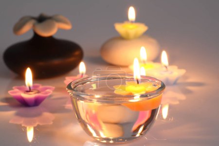 Téléchargez les photos : Flower candles isolated in white background - en image libre de droit