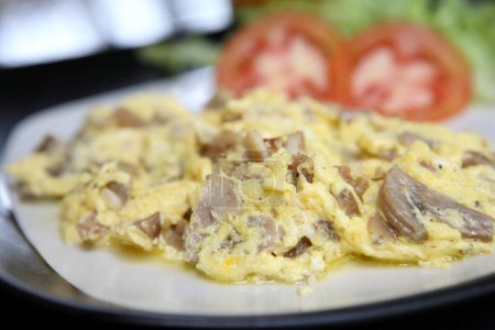 Téléchargez les photos : Gros plan d'Omelette aux champignons et bacon - en image libre de droit