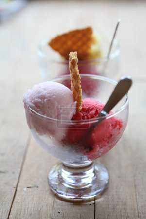 Téléchargez les photos : Vue rapprochée de délicieuses glaces sucrées - en image libre de droit