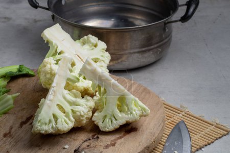 Foto de "Fresh Cauliflower Prepare for cooking over grey table" - Imagen libre de derechos
