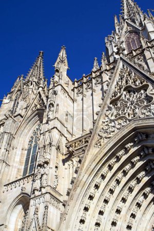 Téléchargez les photos : Cathédrale de Barcelone close up - en image libre de droit