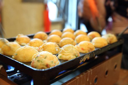 Téléchargez les photos : Vue rapprochée de délicieux repas Takoyaki - en image libre de droit