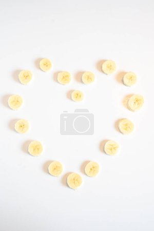 Téléchargez les photos : Tranches de banane en forme de coeur - en image libre de droit