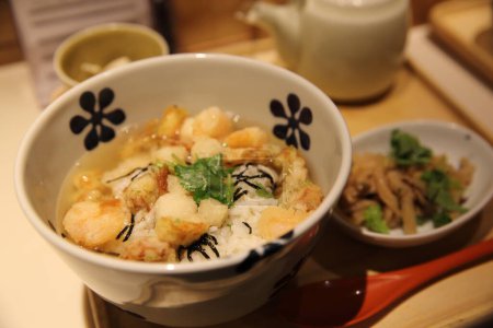 Téléchargez les photos : Vue rapprochée de délicieux plats asiatiques - en image libre de droit
