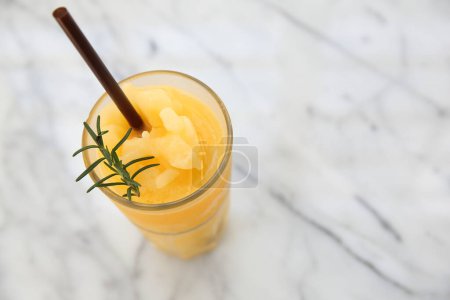 Téléchargez les photos : Délicieux jus d'orange frais et sain - en image libre de droit