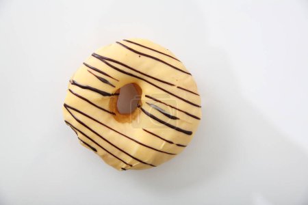 Foto de "Donut de chocolate blanco aislado en fondo blanco
" - Imagen libre de derechos