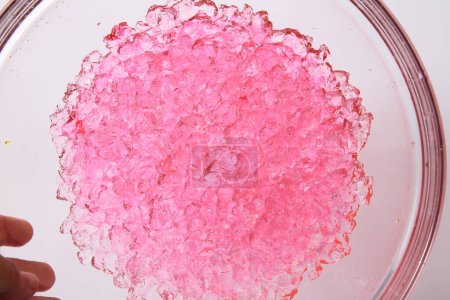 Téléchargez les photos : Fond de glace rose sur plaque de verre - en image libre de droit
