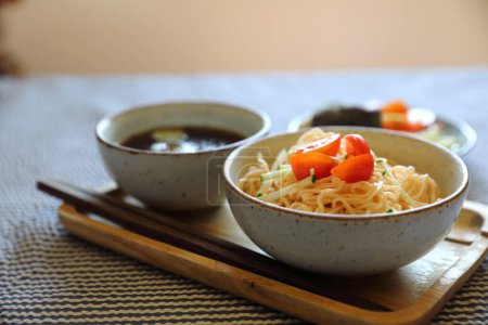 Foto de "Fideos fríos estilo comida japonesa
" - Imagen libre de derechos