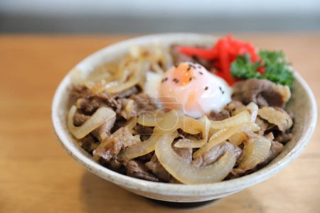 Foto de Carne de res japonesa en un tazón de arroz Gyudon, comida japonesa - Imagen libre de derechos