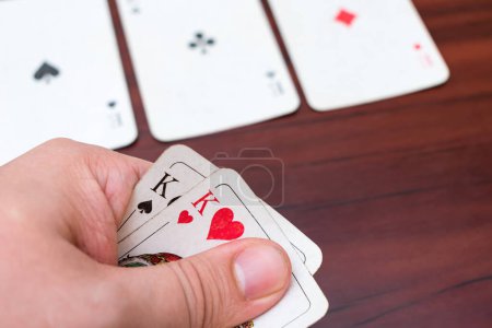 Foto de Una buena combinación de cartas en un juego de póquer, dos reyes y tres ases, full house - Imagen libre de derechos