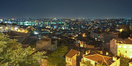 Téléchargez les photos : Vue du paysage urbain la nuit - en image libre de droit