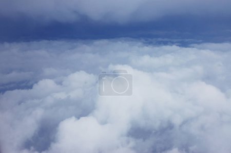 Téléchargez les photos : Au-dessus des nuages vue panoramique - en image libre de droit