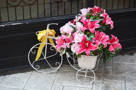 Téléchargez les photos : Beaux arrangements floraux fond - en image libre de droit