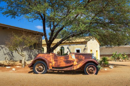 Foto de Choque de autos en el Solitaire Lodge en el desierto namibio - Imagen libre de derechos