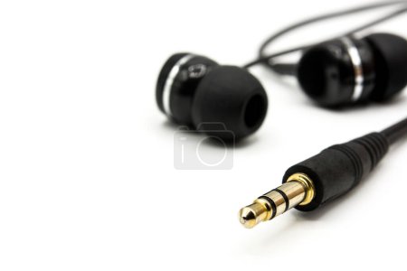 Téléchargez les photos : Écouteurs noirs sur fond blanc - en image libre de droit
