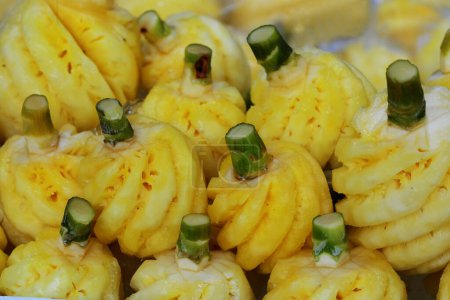 Téléchargez les photos : Ananas coupés gros plan - en image libre de droit